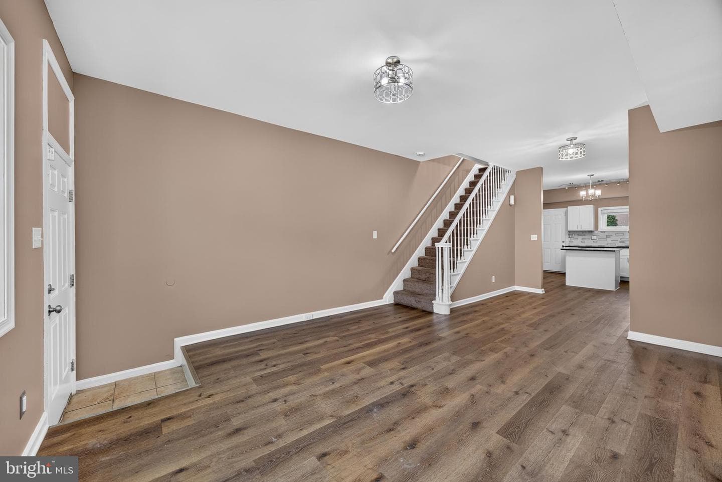 3712 E Lombard Street photo 6