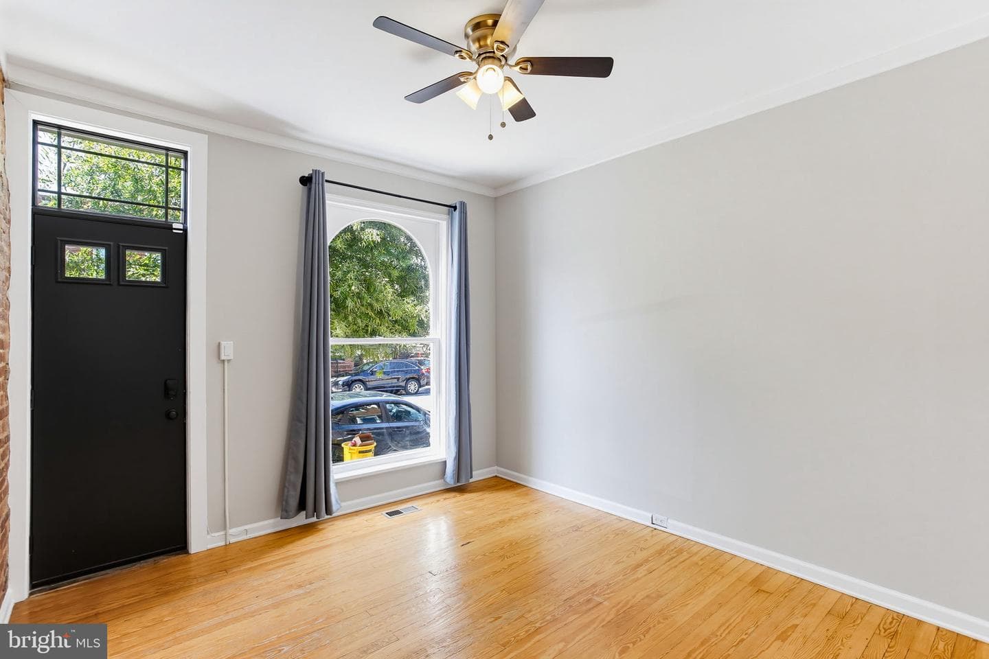 2712 Dillon Street photo 4