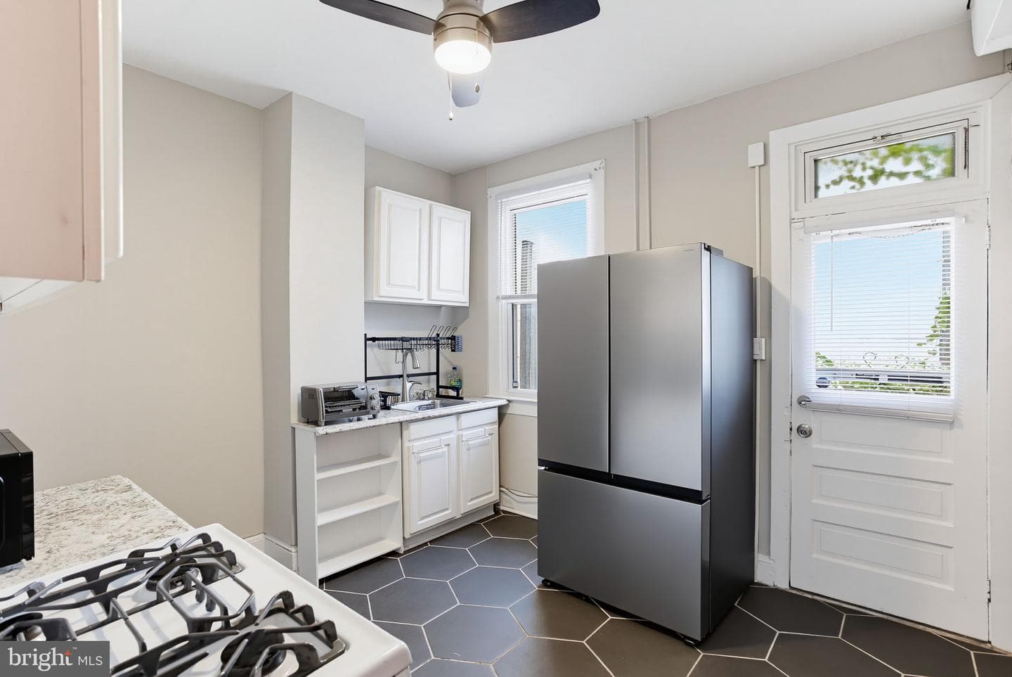 2712 Dillon Street photo 6