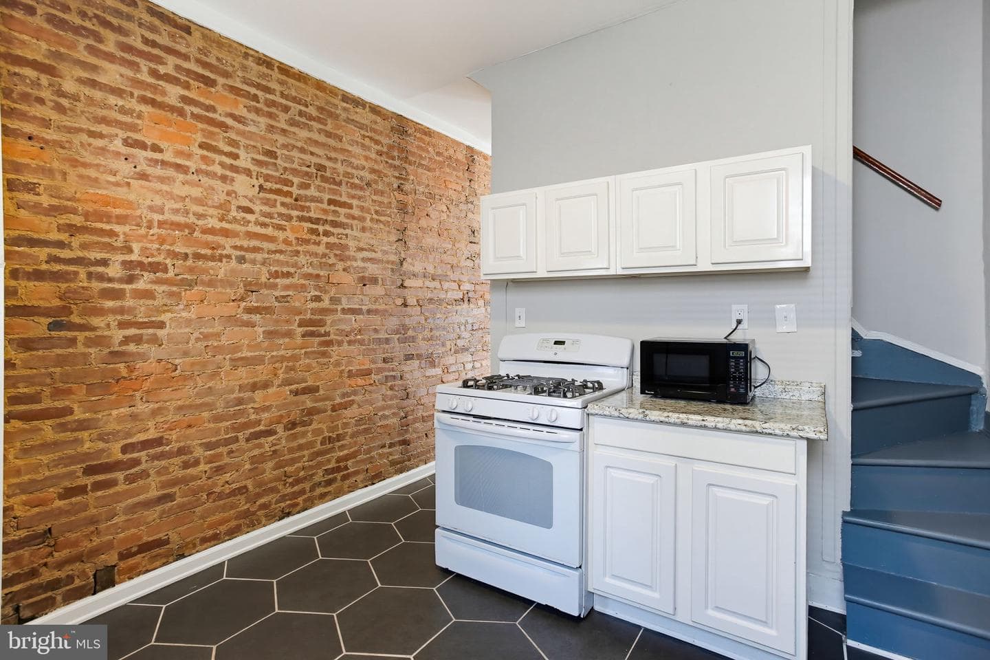 2712 Dillon Street photo 8