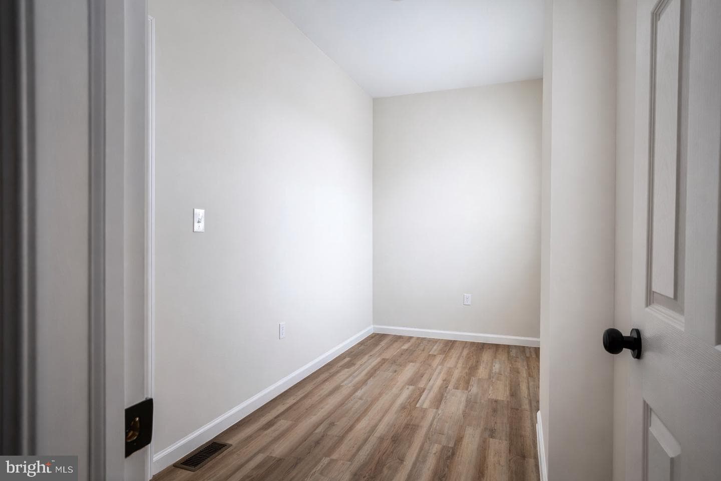 2600 E Hoffman Street photo 17
