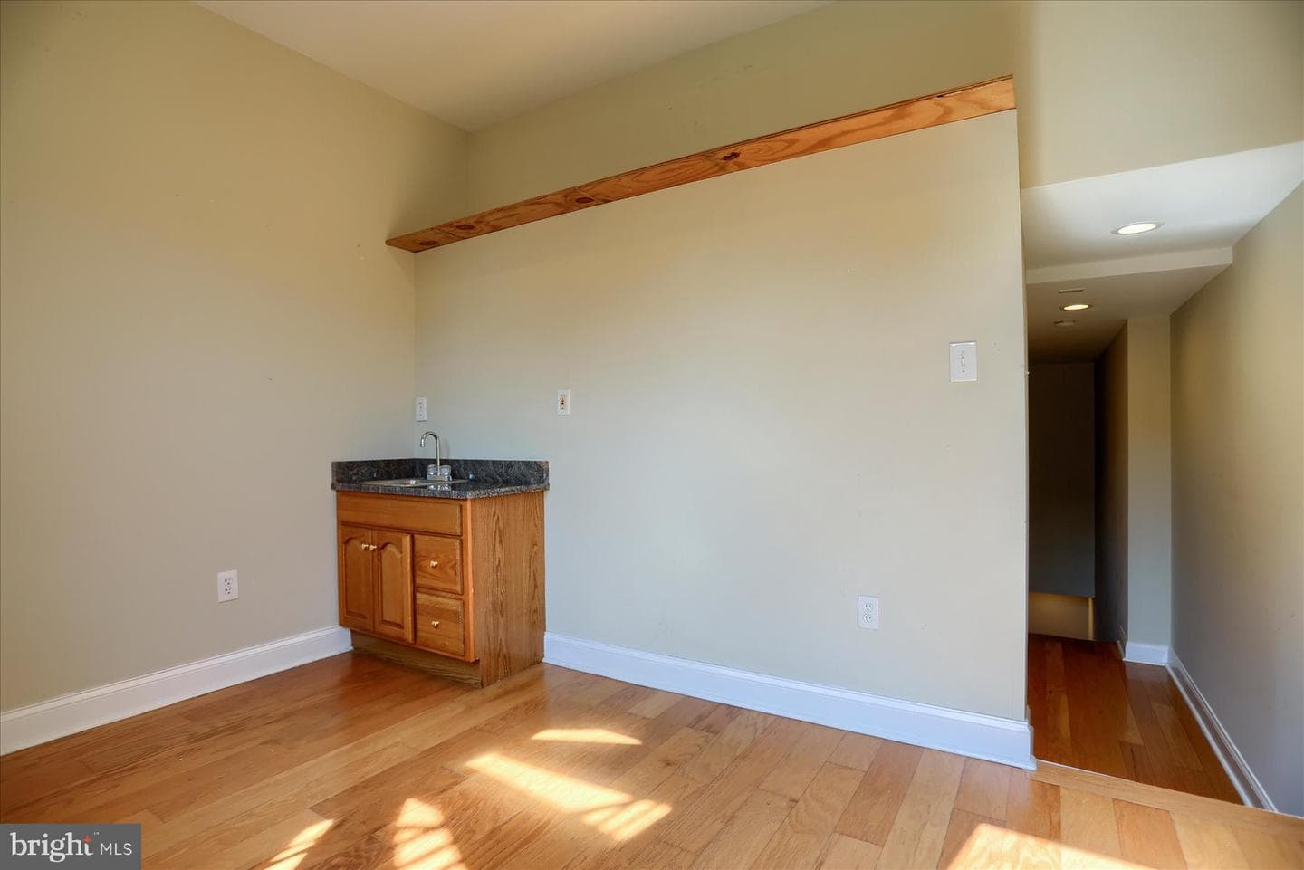 1001 Baylis Street photo 19