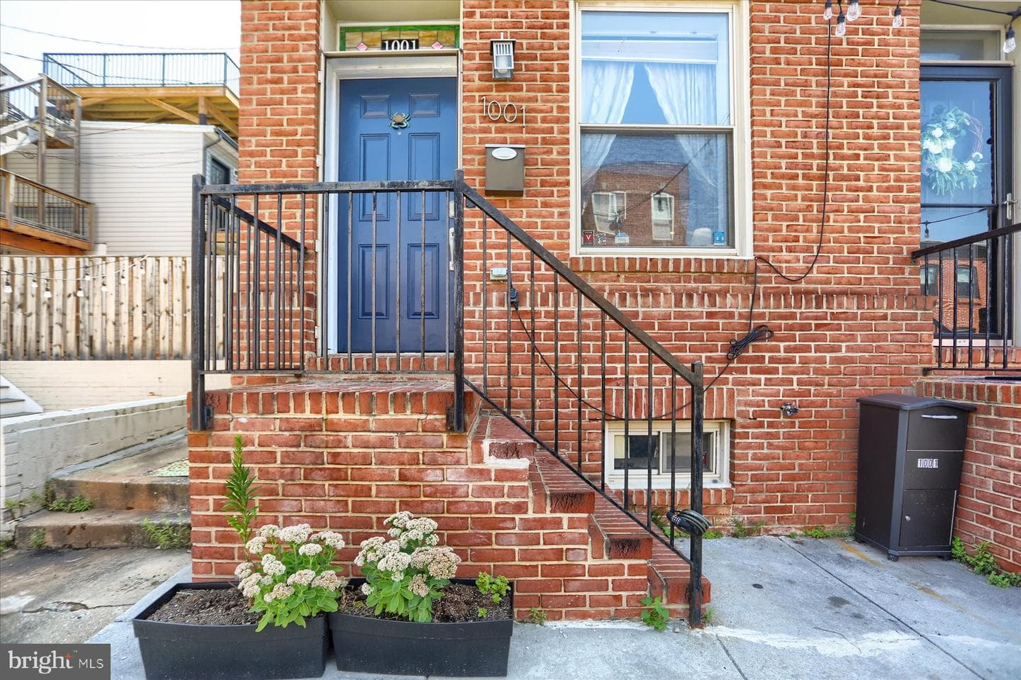 1001 Baylis Street photo 2
