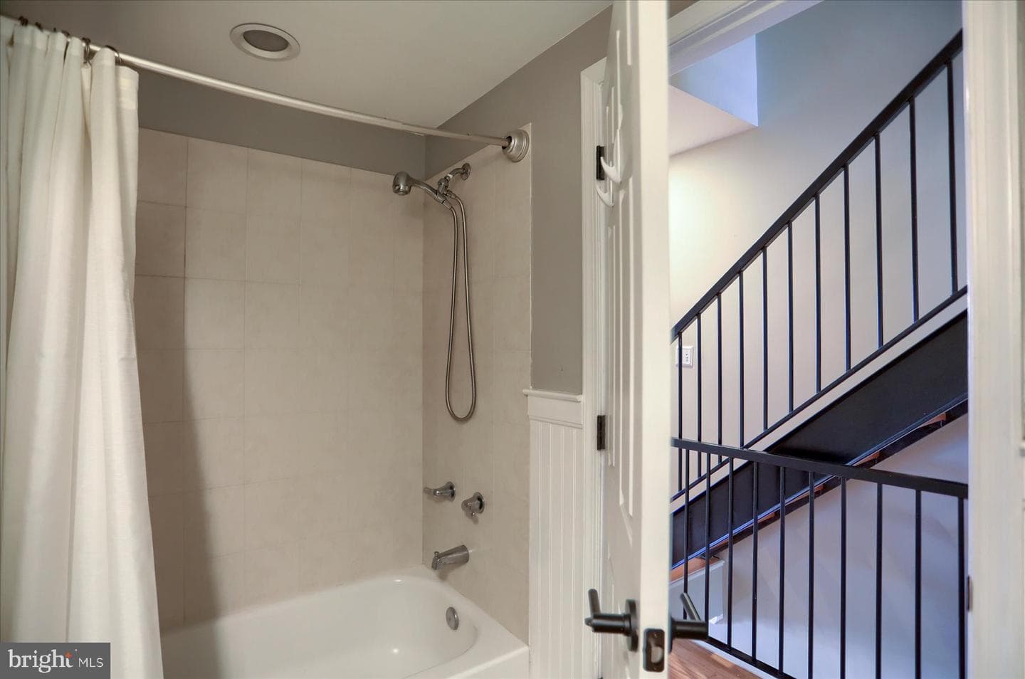 1001 Baylis Street photo 23