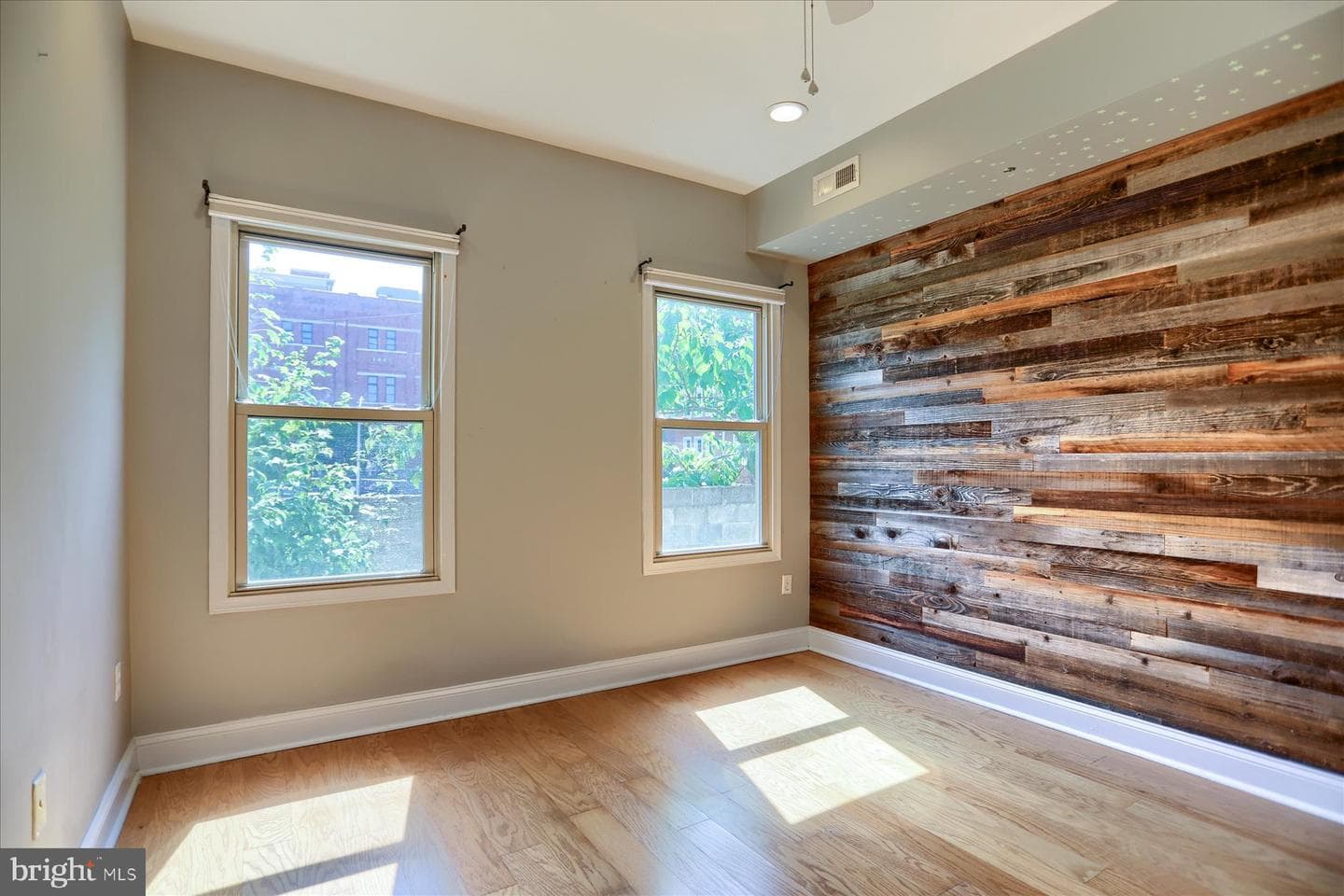 1001 Baylis Street photo 24