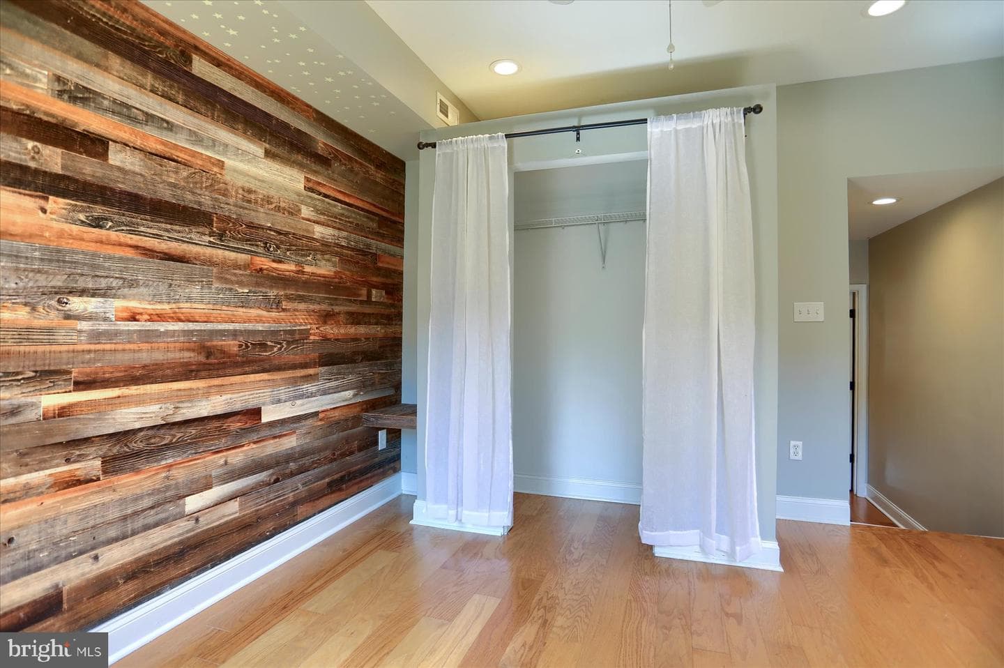 1001 Baylis Street photo 25