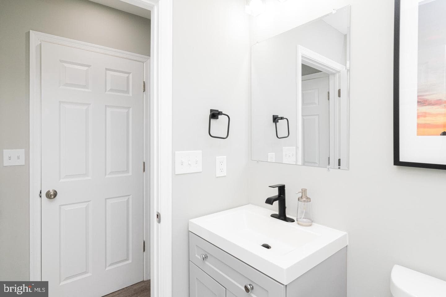 942 N Broadway photo 22