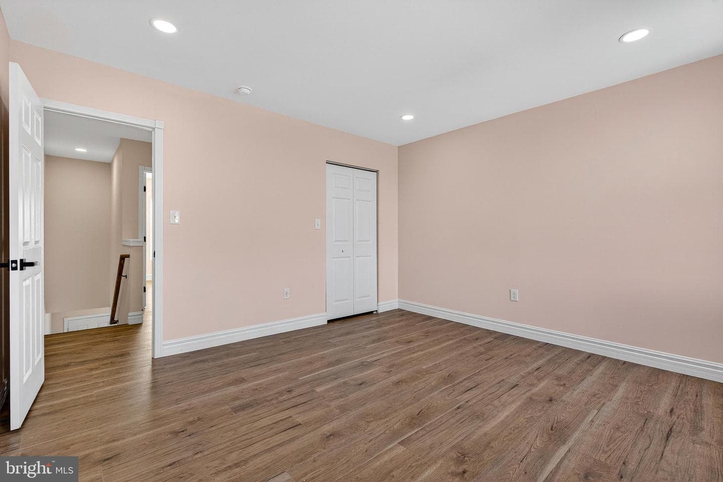 1762 E North Avenue photo 33
