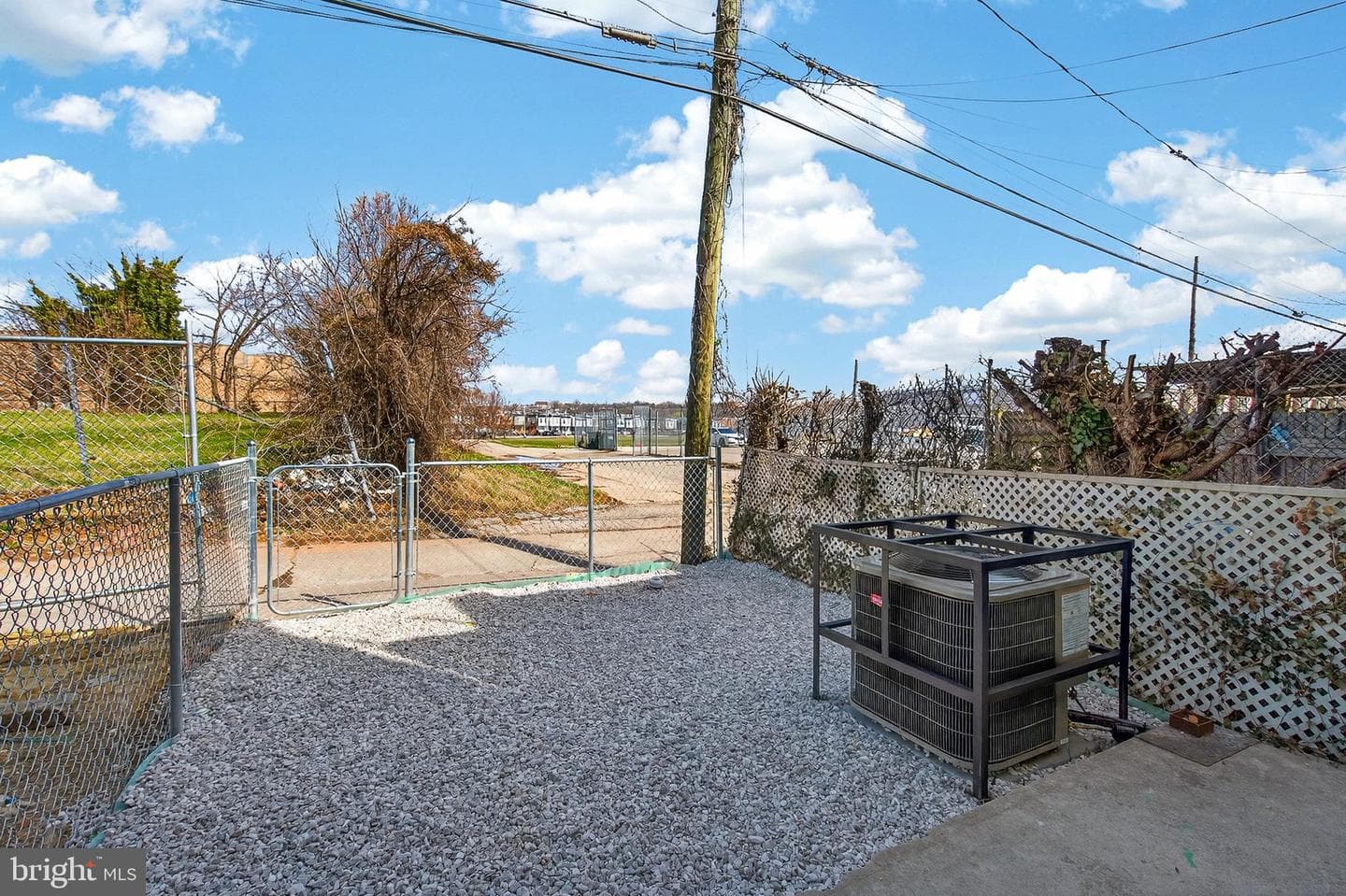1762 E North Avenue photo 35