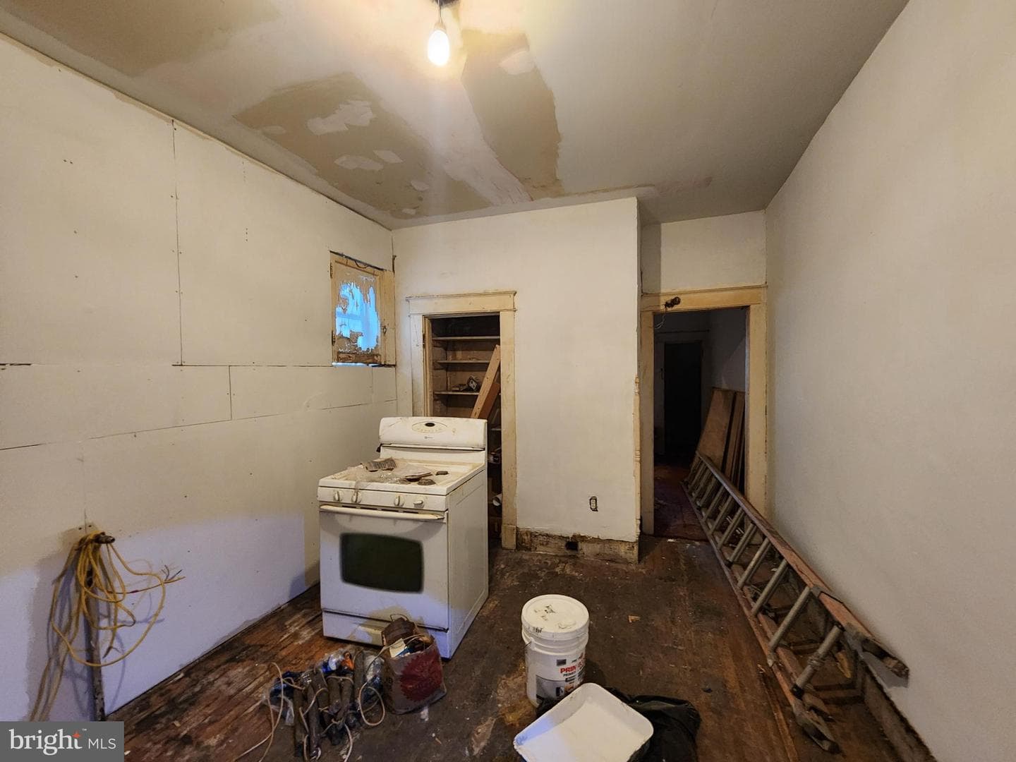 2327 W Lexington Street photo 8