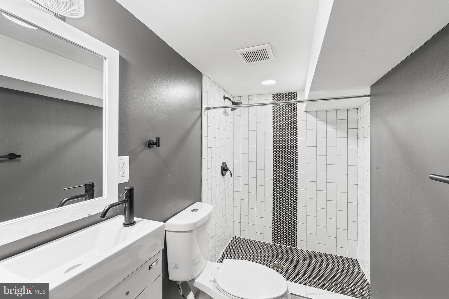 1617 N Broadway photo 31