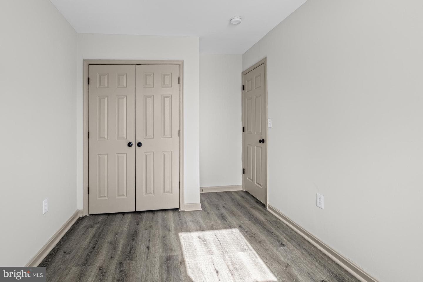 1502 Leslie St photo 23