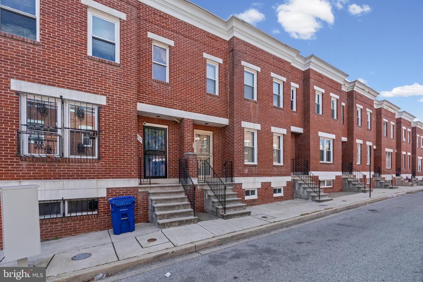 1502 Leslie St photo 32