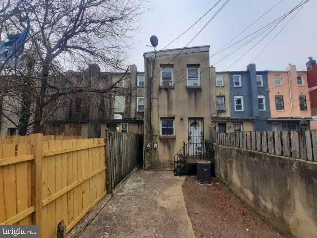 1533 Argyle Ave photo 27