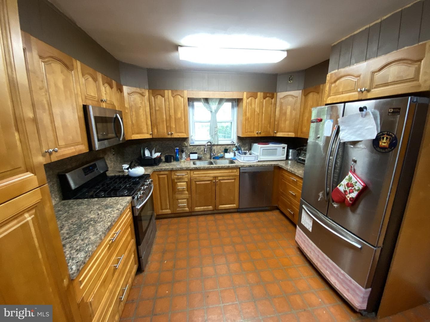 3619 Glengyle Avenue #8b photo 2