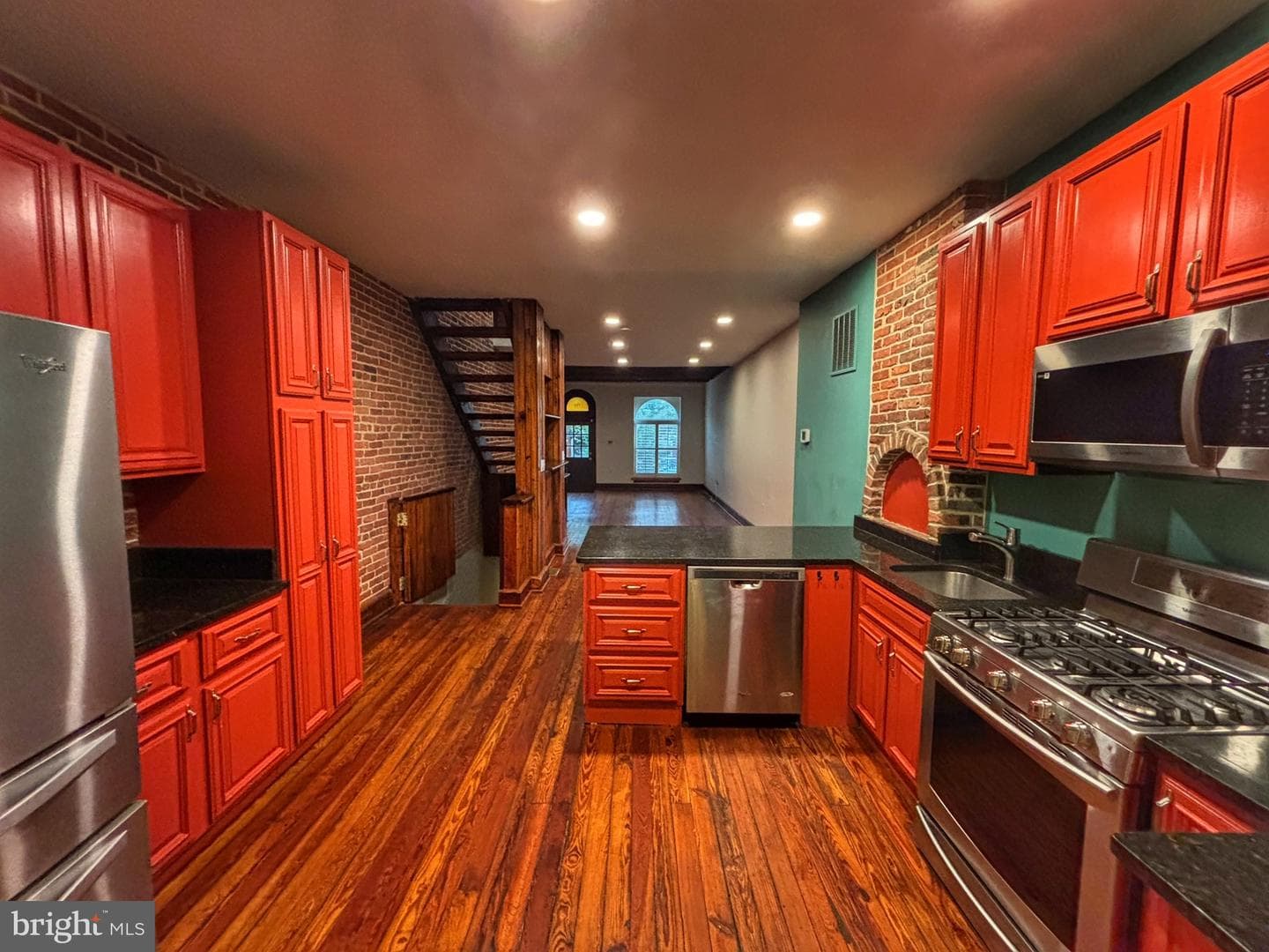 135 S East Avenue photo 8