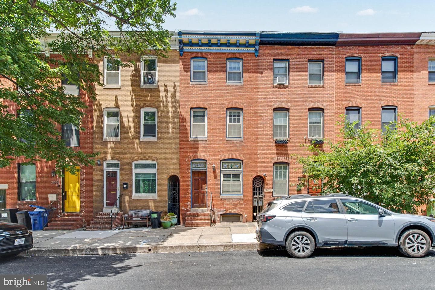 2048 Bank Street photo 2