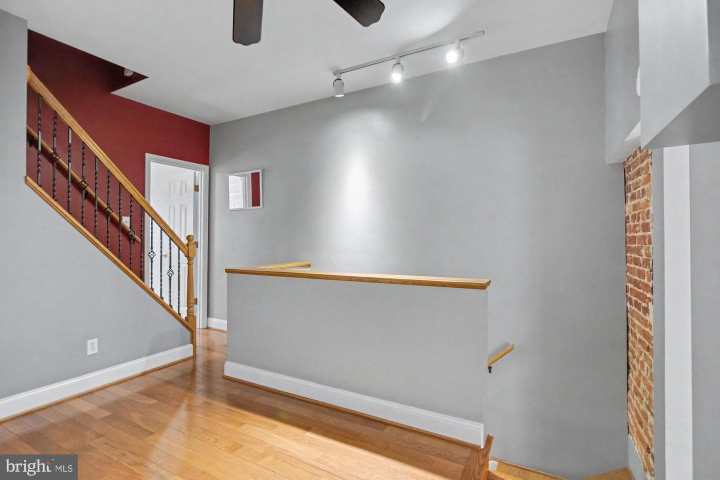 2048 Bank Street photo 24