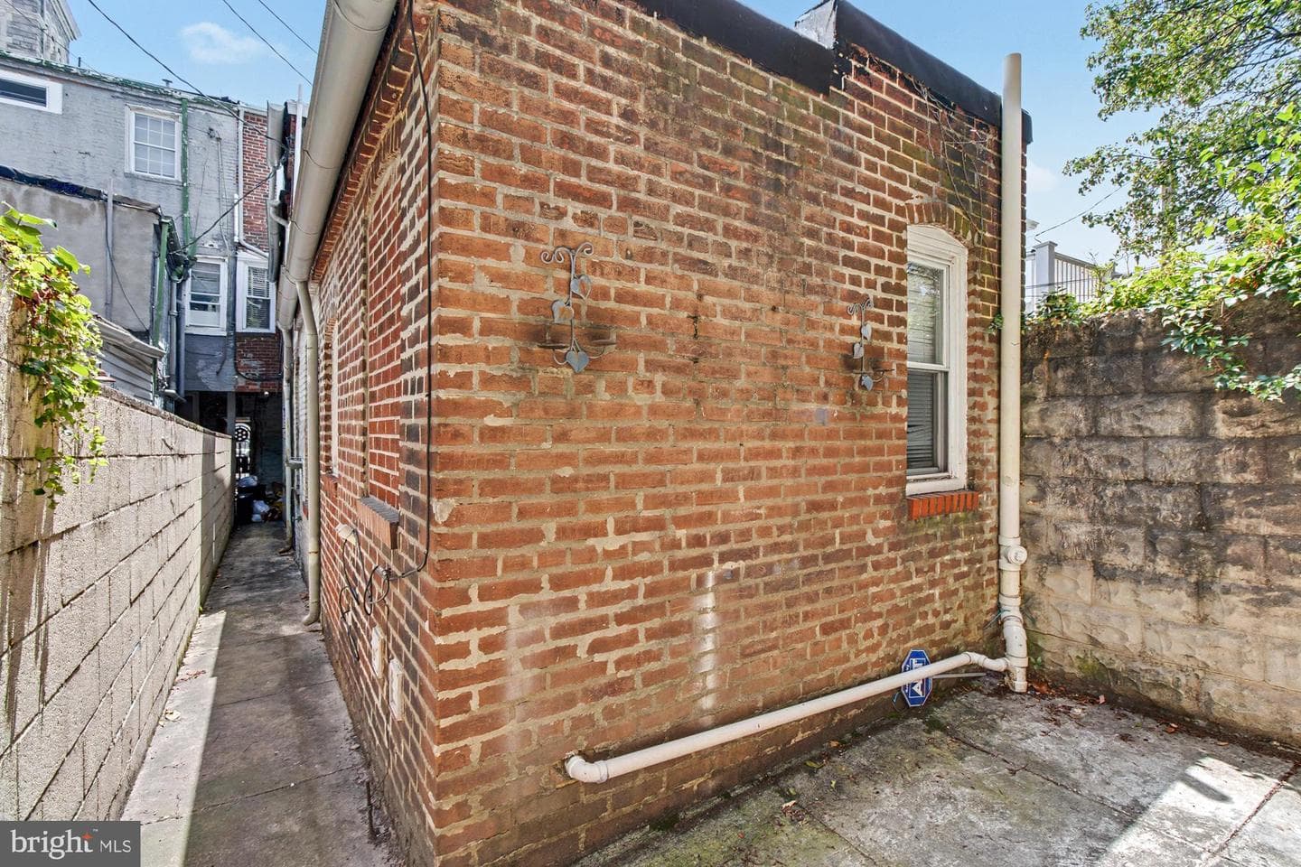 2048 Bank Street photo 41