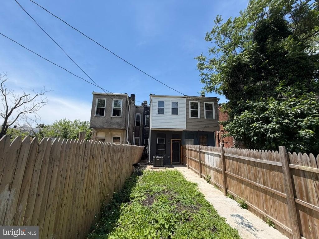 2421 Brentwood Ave photo 3