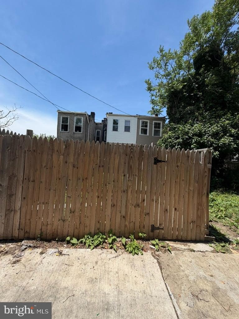 2421 Brentwood Ave photo 4