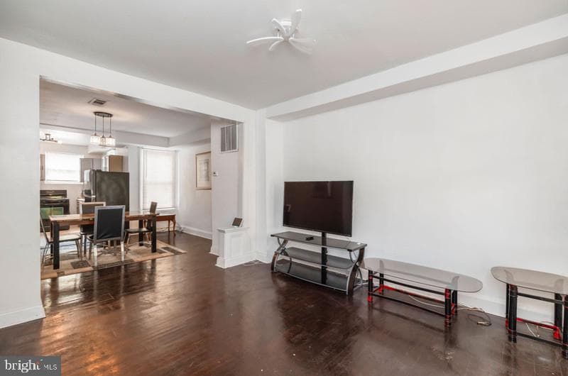 2627 Cecil Ave photo 3
