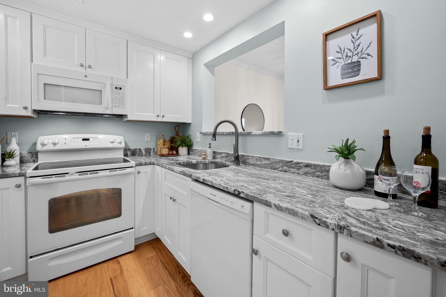 123 W Barre Street W #402 photo 6