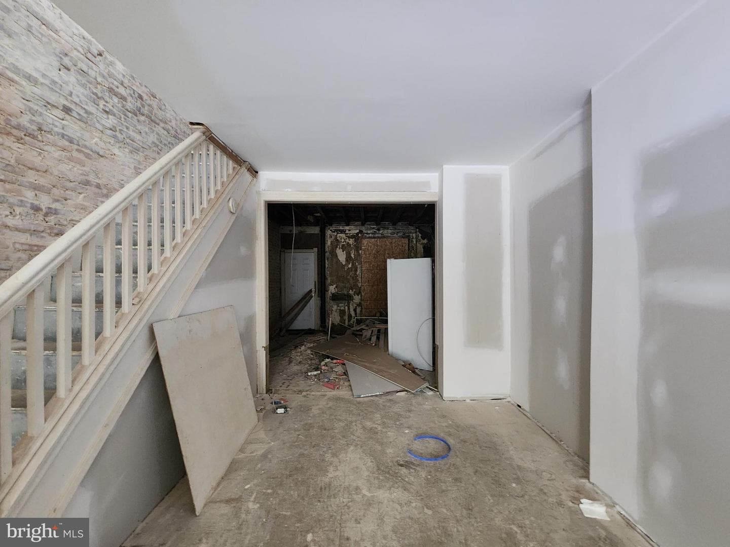 2552 W Pratt Street photo 2