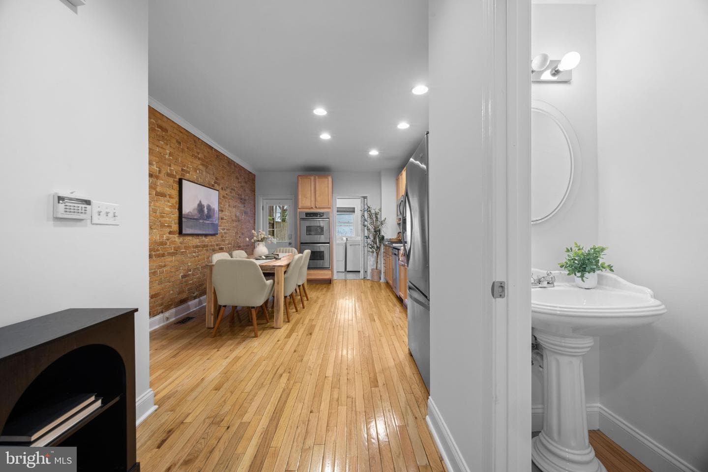 609 Fort Avenue E photo 8