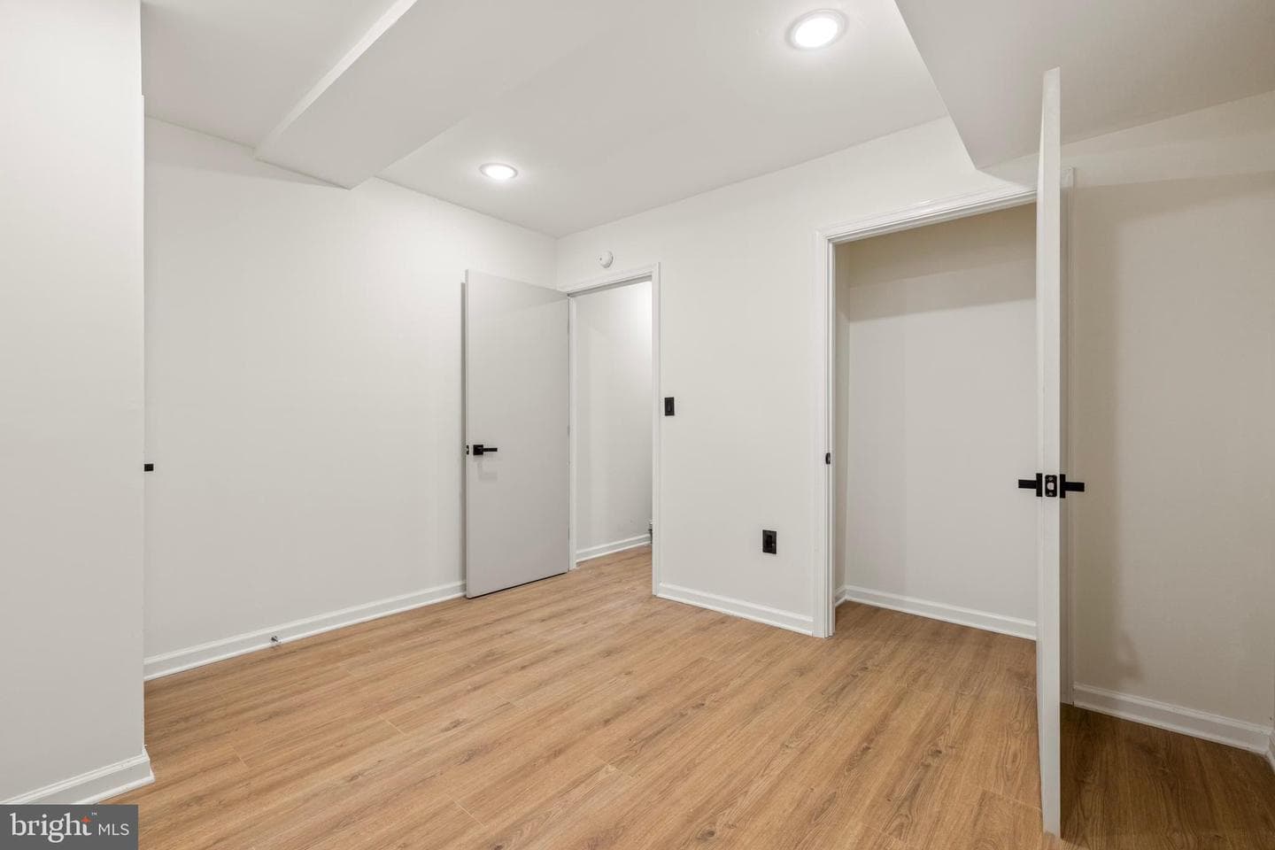 2784 W North Avenue photo 14
