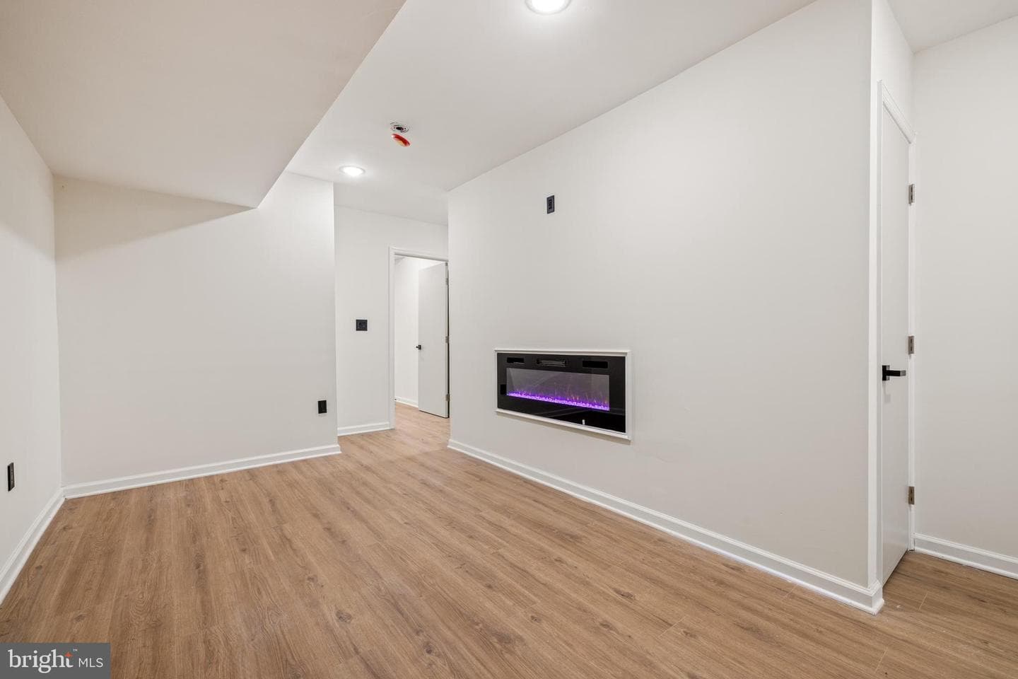 2784 W North Avenue photo 16
