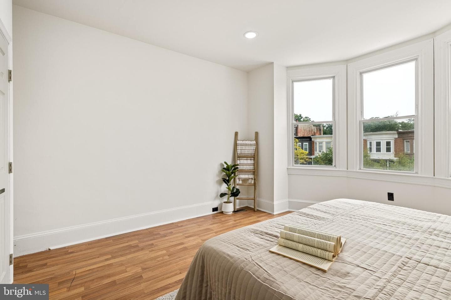 2784 W North Avenue photo 22