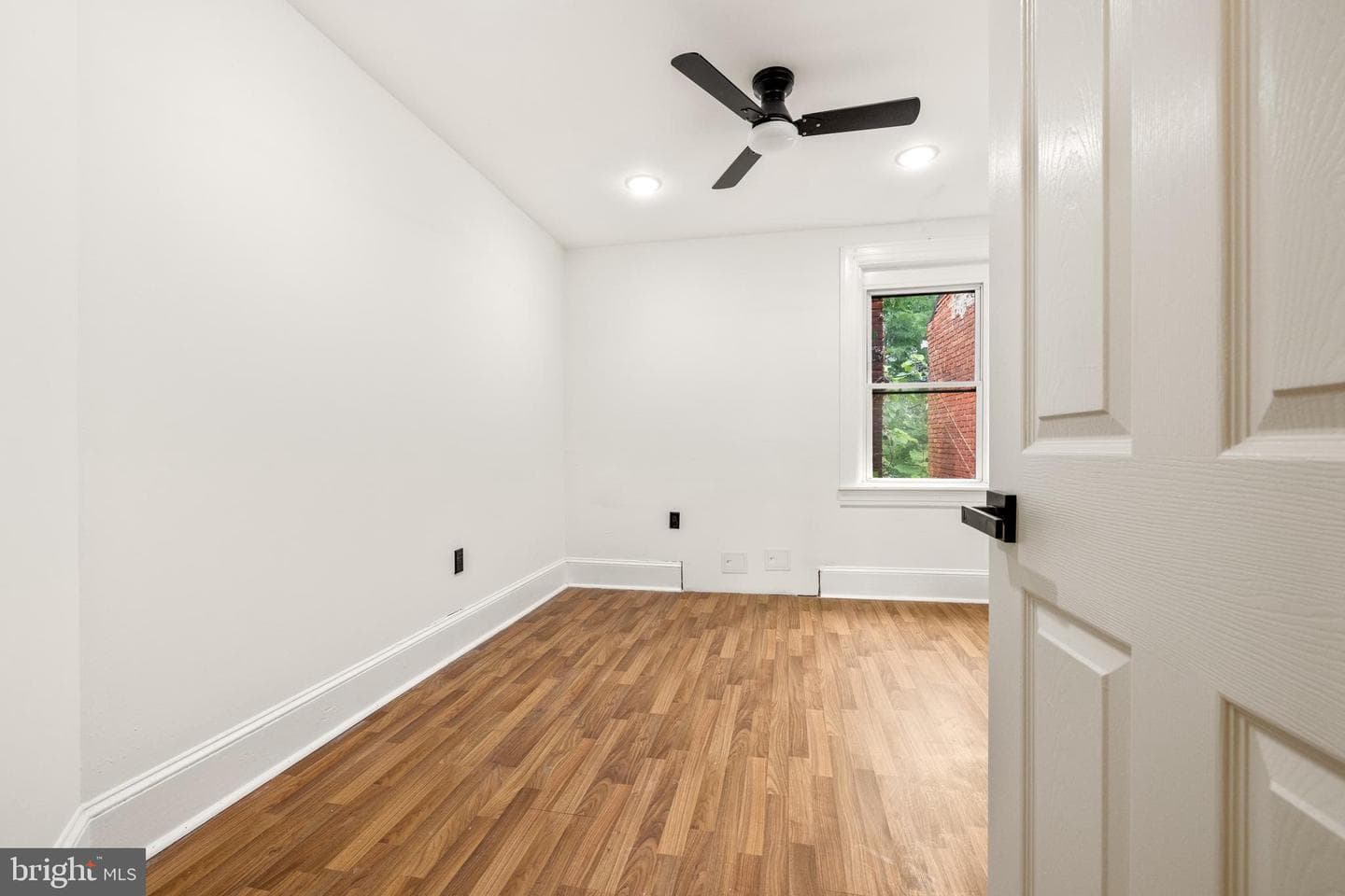 2784 W North Avenue photo 23