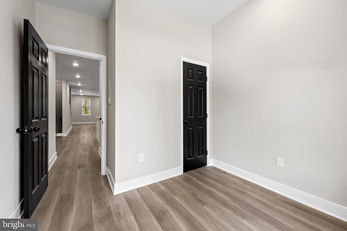 1006 N Mount Street photo 8