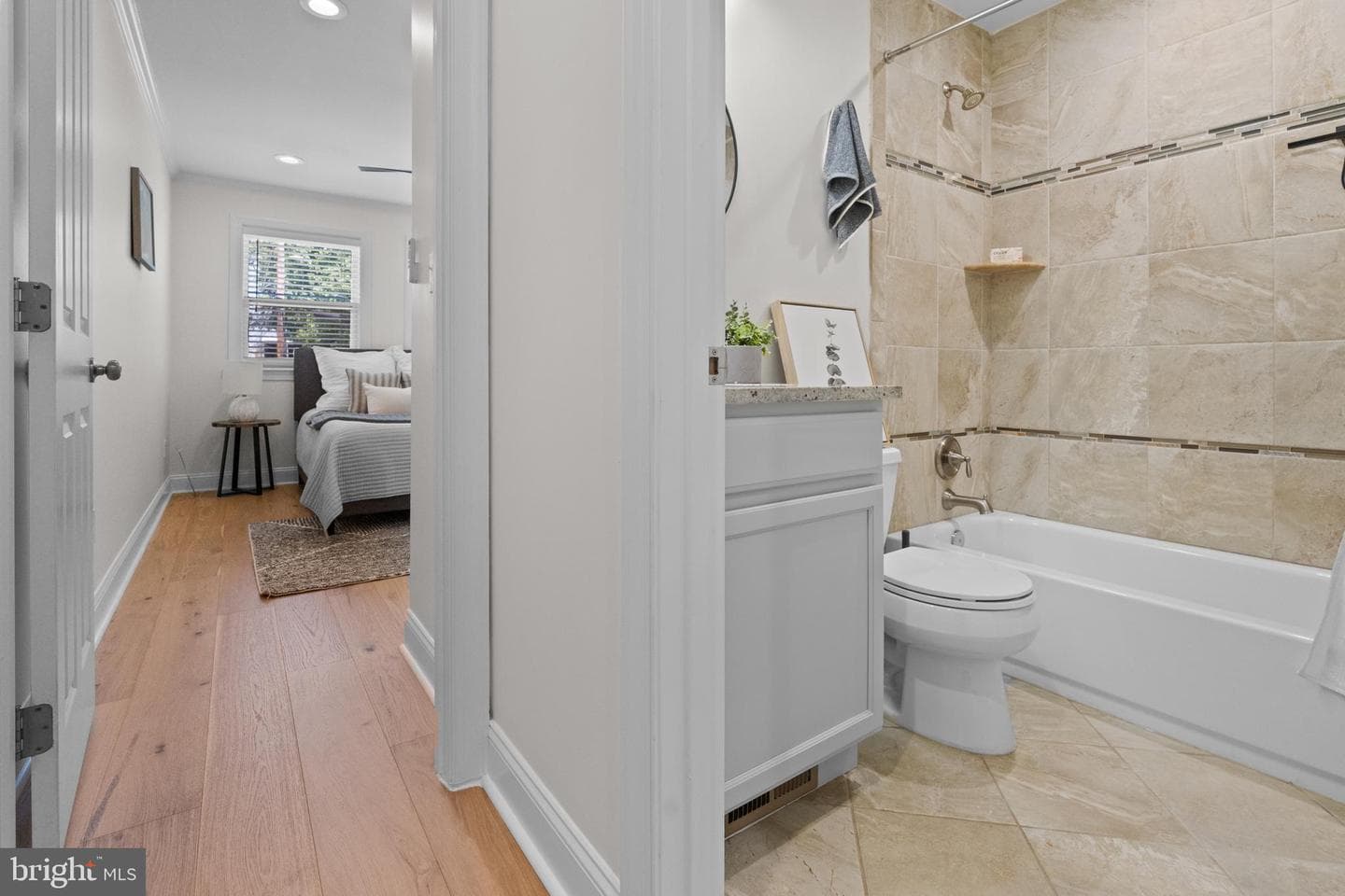 1452 Boyle Street photo 17