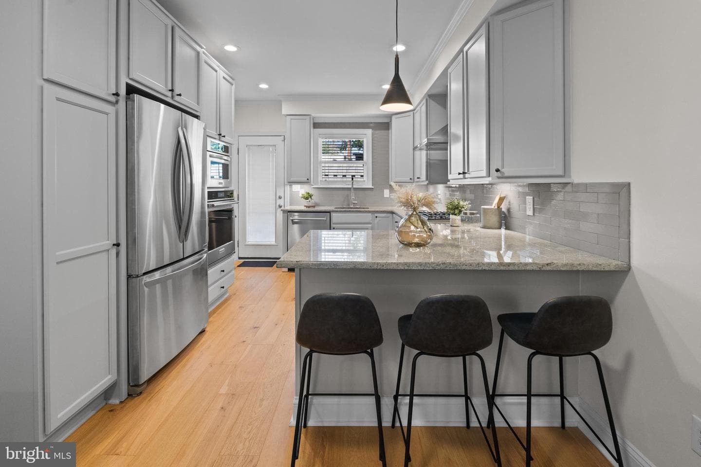 1452 Boyle Street photo 5