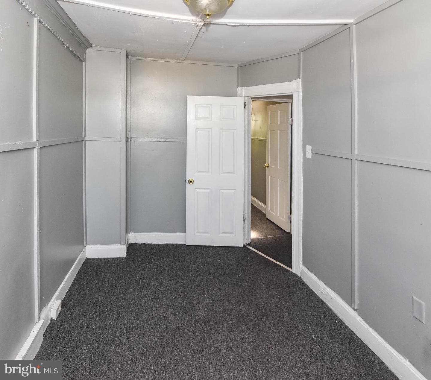 916 N Montford Avenue photo 10