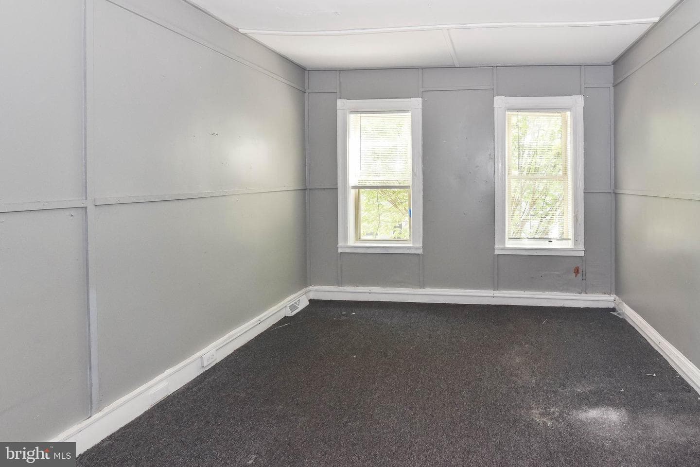 916 N Montford Avenue photo 13