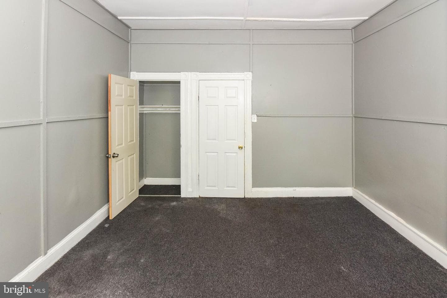 916 N Montford Avenue photo 14