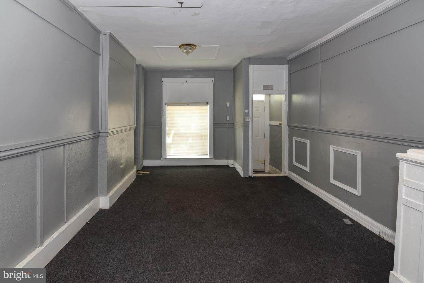 916 N Montford Avenue photo 3