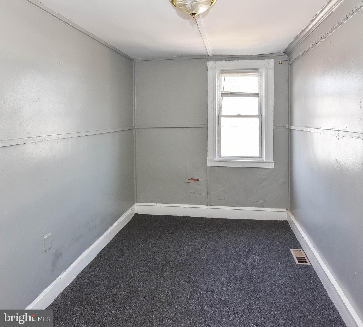 916 N Montford Avenue photo 9