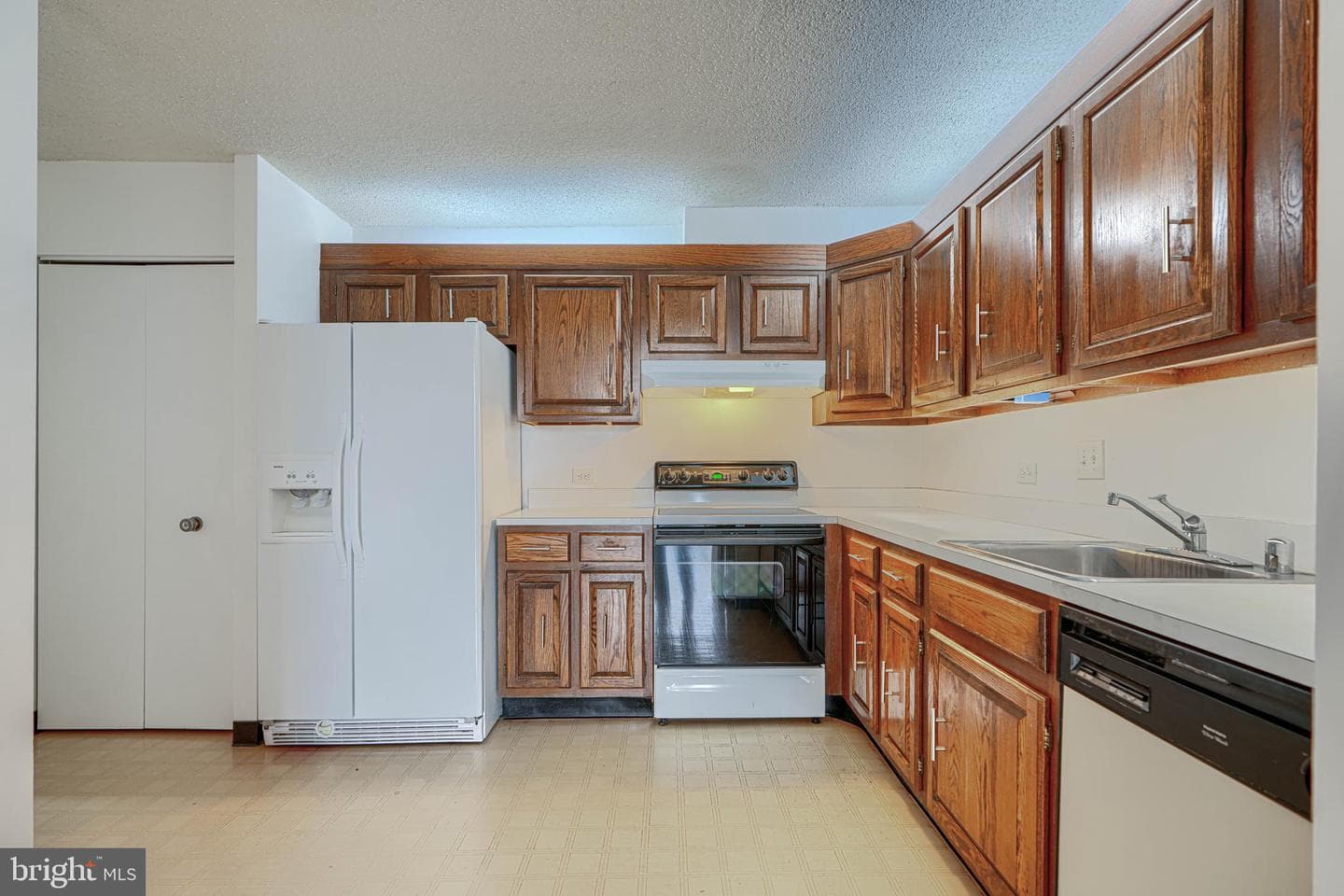 4100 N Charles Street #813 photo 18