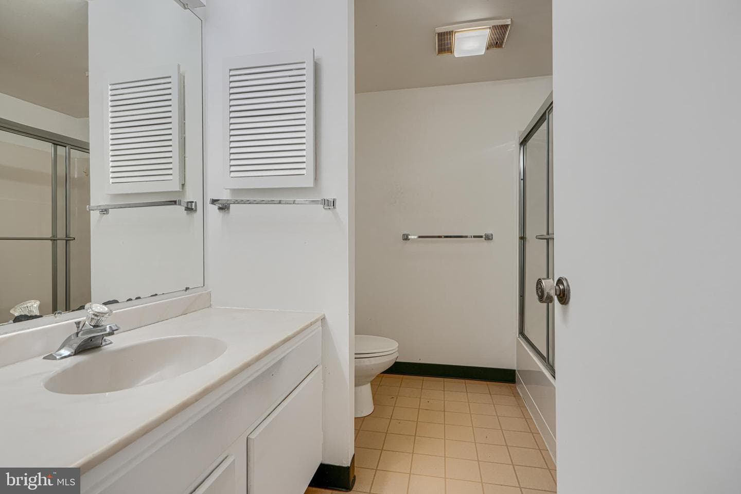 4100 N Charles Street #813 photo 26