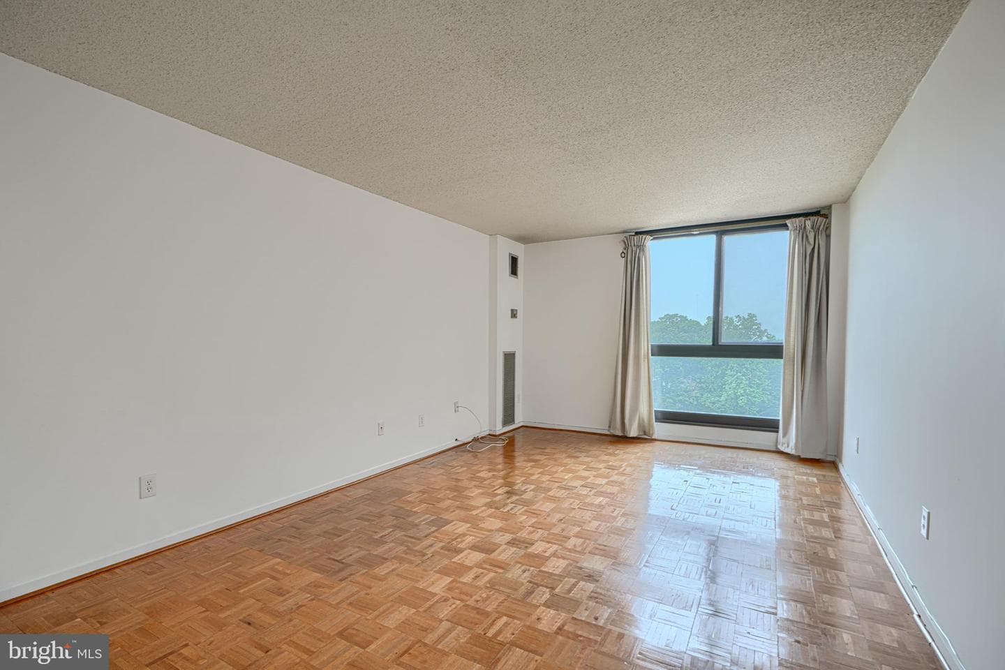 4100 N Charles Street #813 photo 30