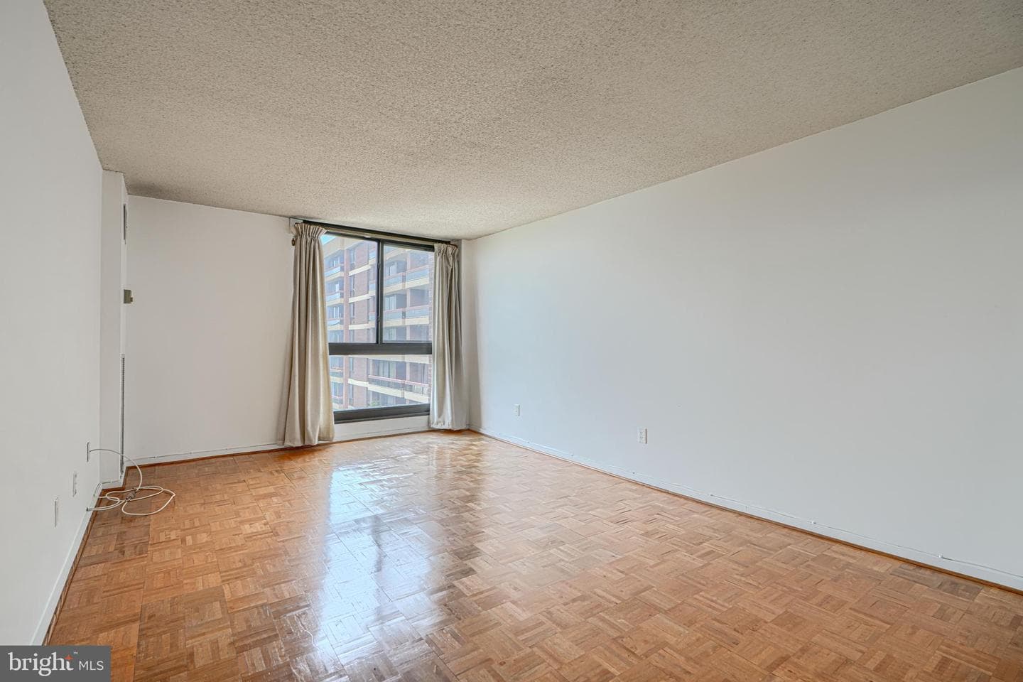 4100 N Charles Street #813 photo 31