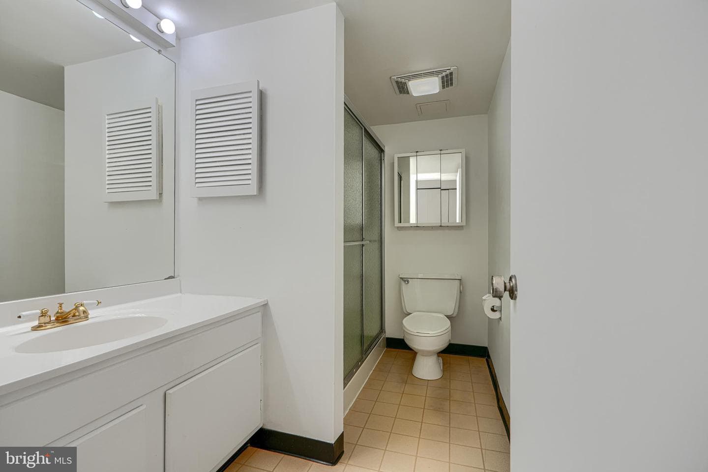 4100 N Charles Street #813 photo 36