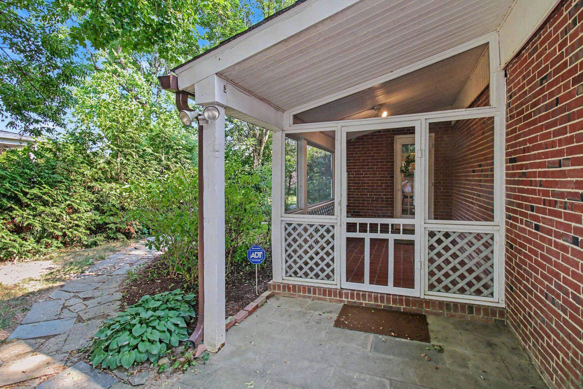 308 Eastway Court photo 25