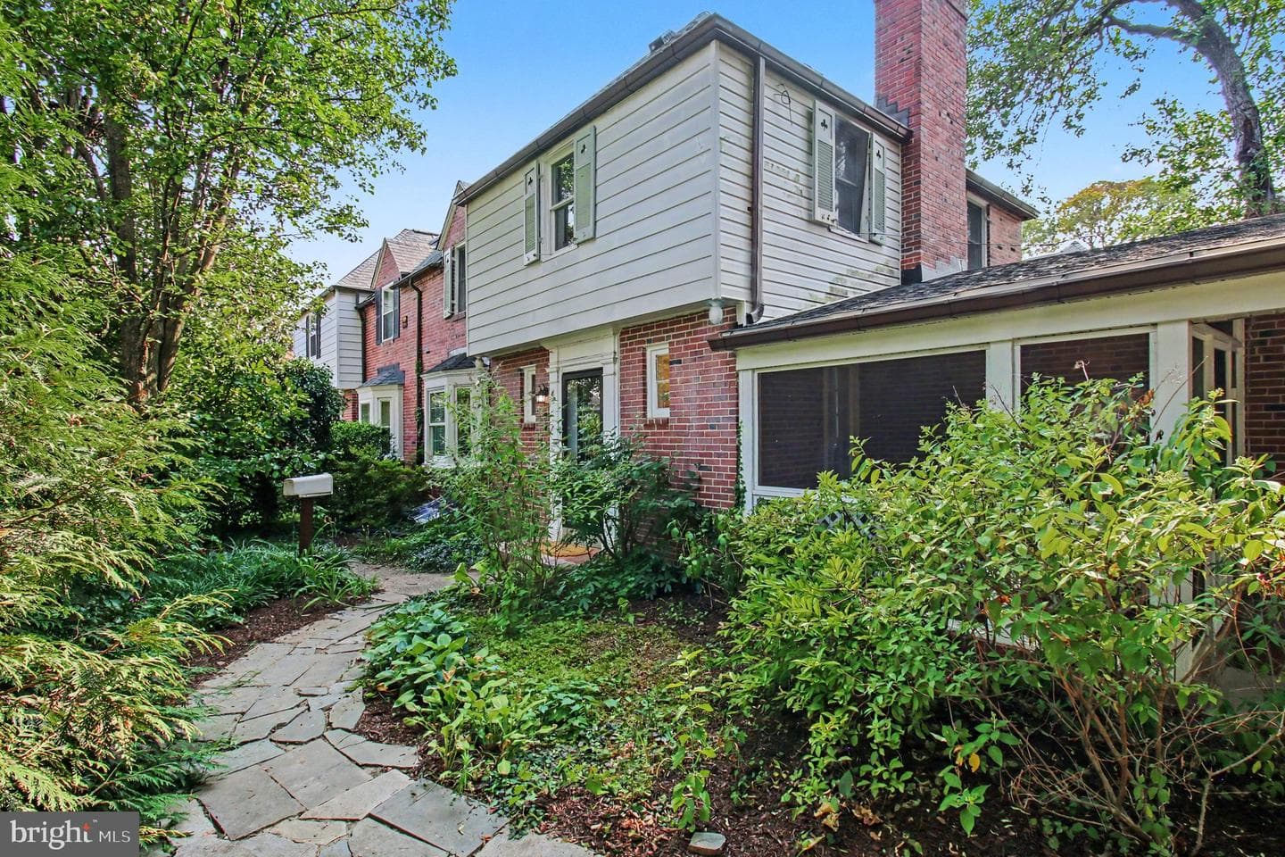 308 Eastway Court photo 4