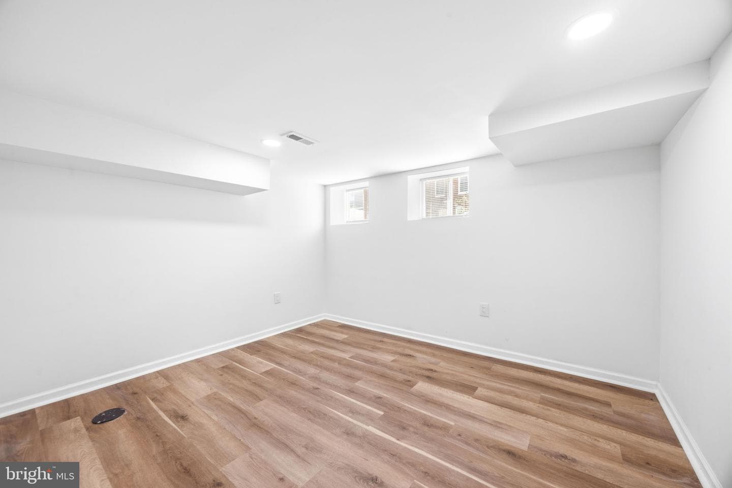 1406 E Lanvale Street photo 18