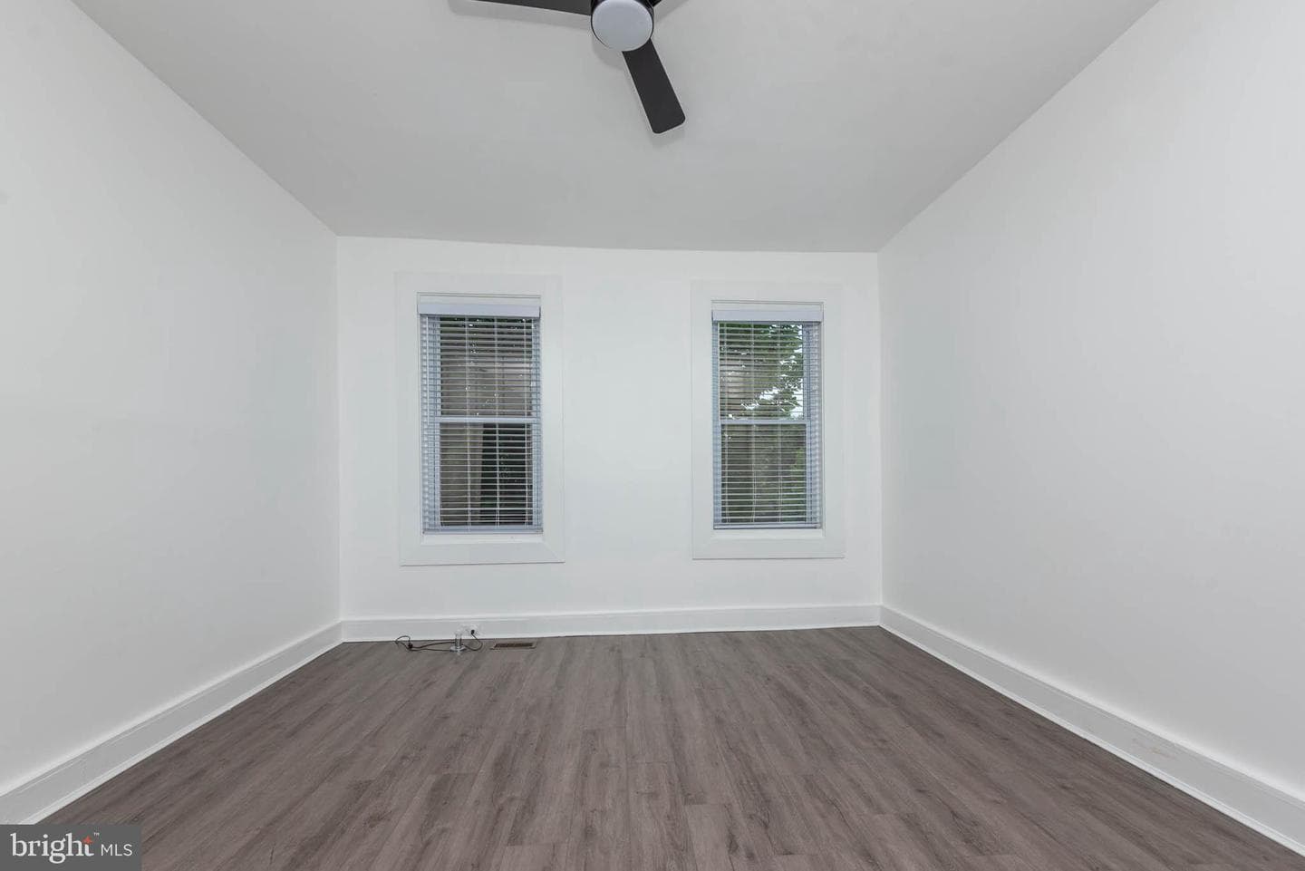 915 N Montford Avenue photo 12